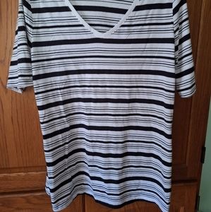 Lane Bryant Women's v neck shirt black white striped short sleeve size 1…
